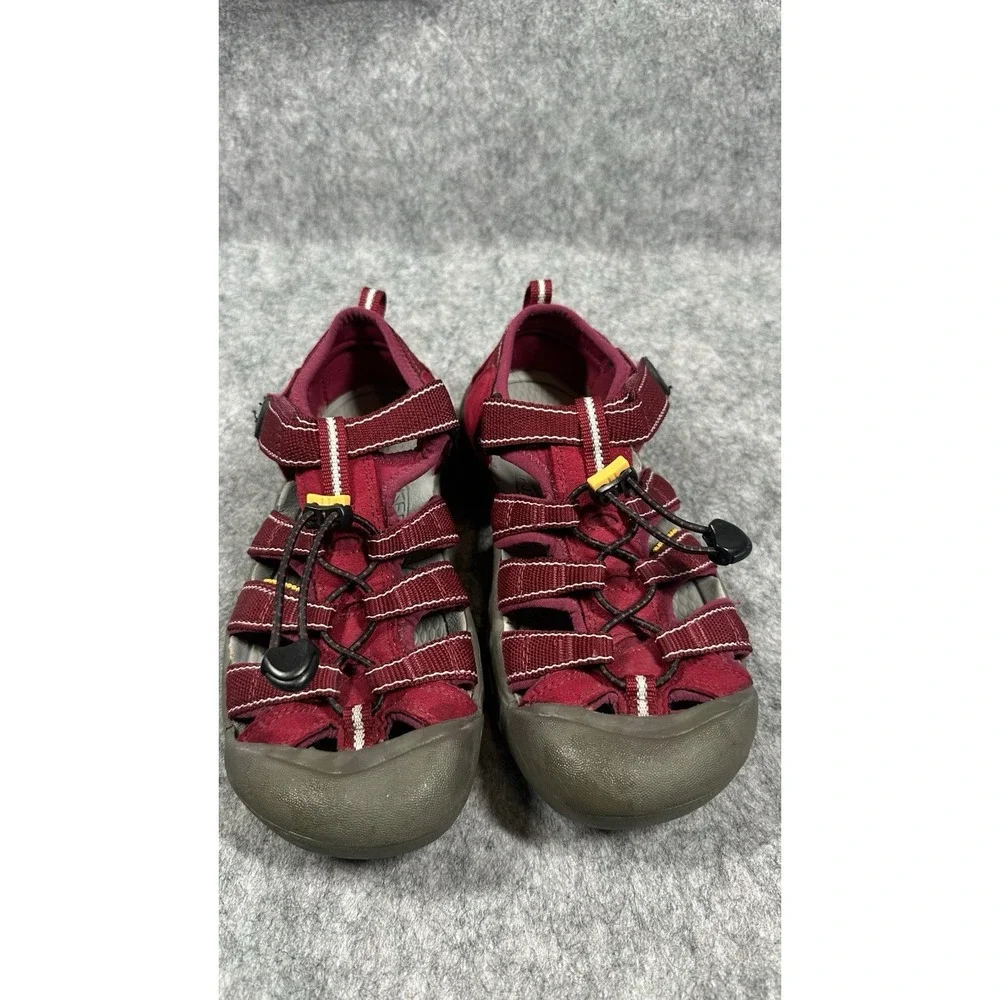 KEEN Newport H2 Shoes Women Size 6 Burgundy Waterproof Hiking Sandals